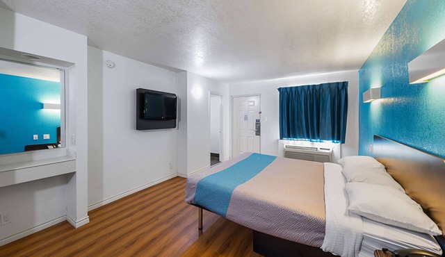 Motel 6 Grand Prairie, TX - Interstate 30