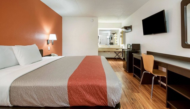 Motel 6 Grove City, OH