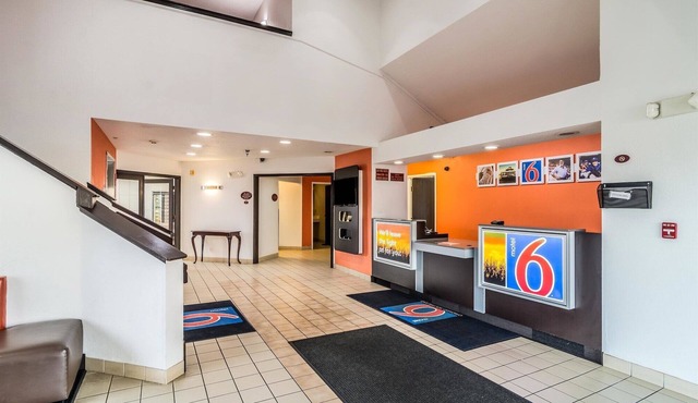 Motel 6 Harvey, IL