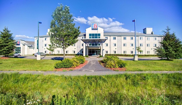 Motel 6 Huntsville, ON