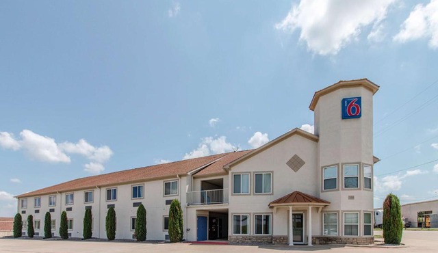 Motel 6-Hutchins, TX