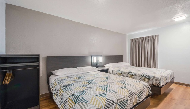 Motel 6 Laredo, TX - North I-35