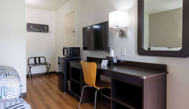 Motel 6 Lufkin, TX