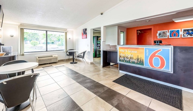 Motel 6 Mansfield, OH