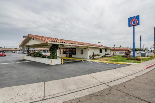 Motel 6 Manteca CA