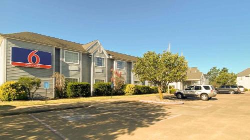 Motel 6 McAlester OK - South