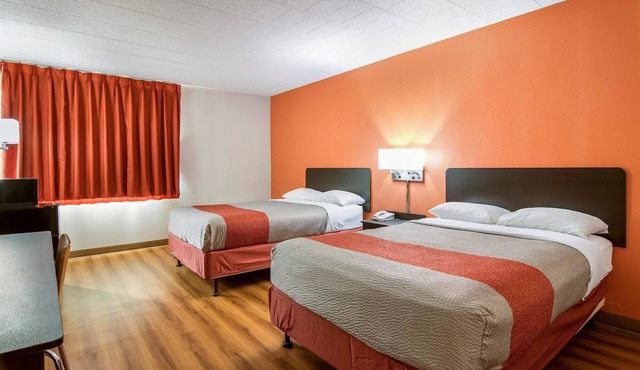 Motel 6 New Stanton, PA