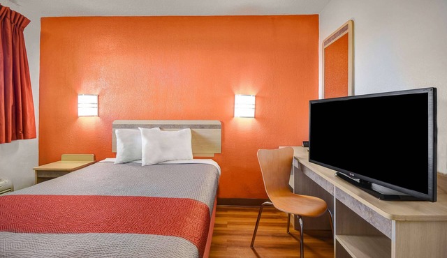 Motel 6 North Ridgeville, OH - Cleveland Intl Airport - N Ridgeville