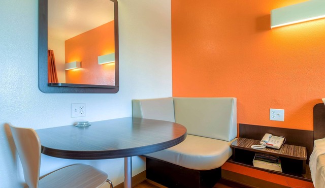 Motel 6 Palm Springs, CA - Downtown
