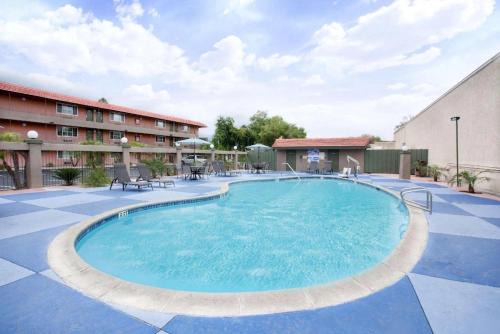 Motel 6 Pasadena, CA Old Town Pasadena Area
