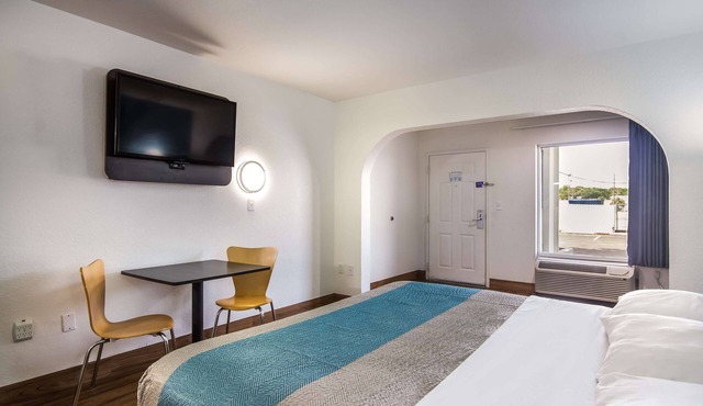 Motel 6 Pensacola, FL - NAS