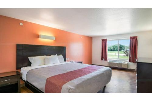 Motel 6 Peoria, IL