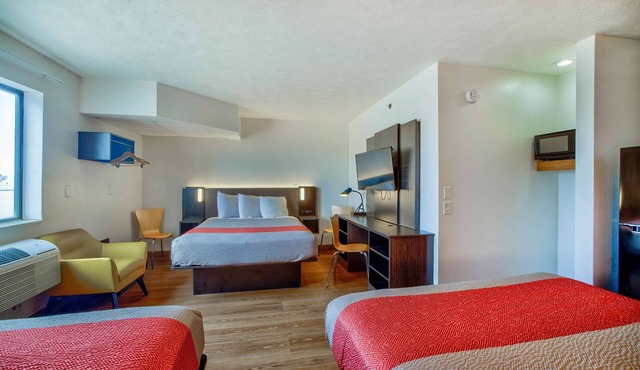 Motel 6 Percival, IA
