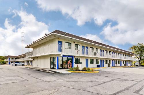Motel 6-Pittsburgh, PA - Crafton