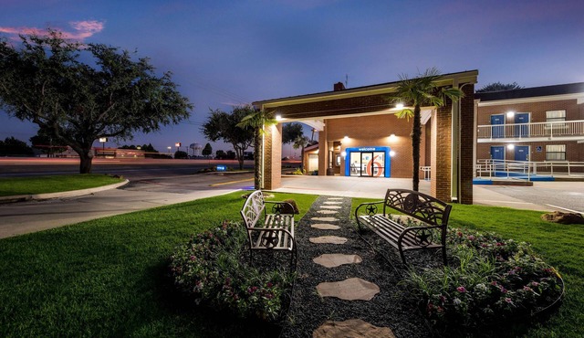 Motel 6 Plano, TX - Plano Northeast
