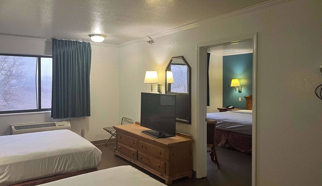 Motel 6 Portland, IN