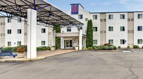 Motel 6-Roseburg, OR