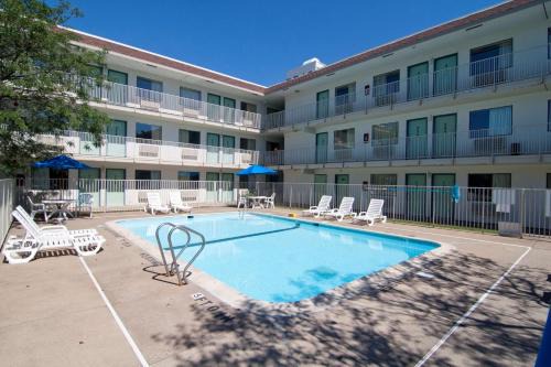 Motel 6-Roseville, MN - Minneapolis North