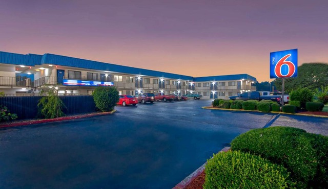 Motel 6-Russellville, AR