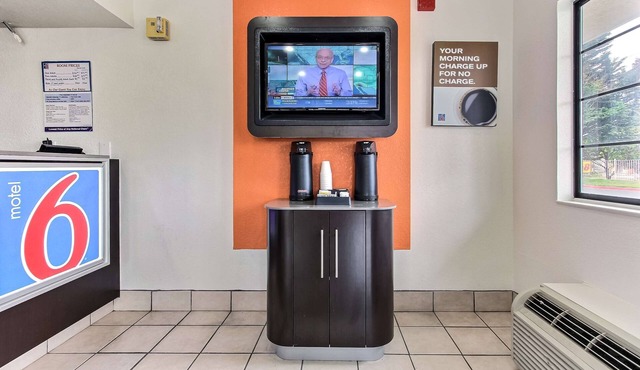 Motel 6 Salinas, CA - North Monterey Area