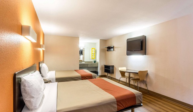 Motel 6 San Antonio, TX - South IH-10 East