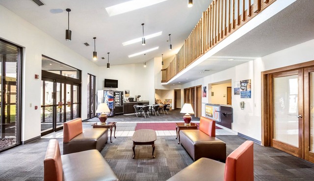 Motel 6 Saukville, WI