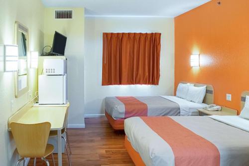 Motel 6-Seymour, IN - North