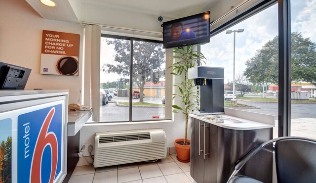 Motel 6 Southington, CT - Hartford