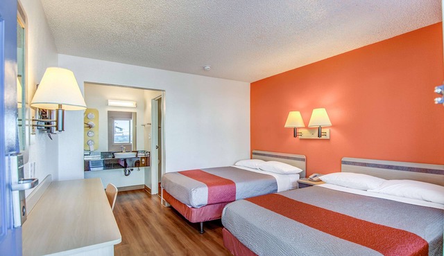 Motel 6 Stockton, CA - Charter Way West