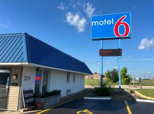 Motel 6 Sullivan MO