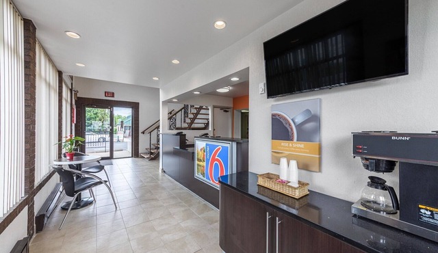 Motel 6 Warminster, PA