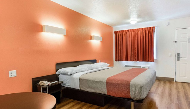 Motel 6 Youngstown, OH