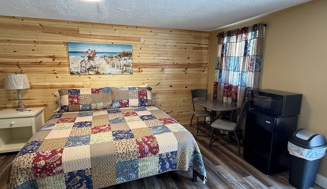 Motel @ Kentucky Lake. The bicycle room.