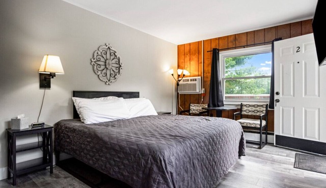 Motel King Suite | Ground Floor | 2 mi to Canyon