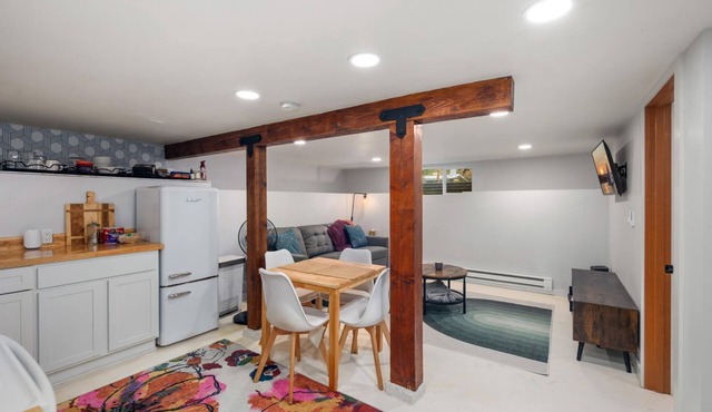 Mother-in-Law suite on Urban Homestead W/Hot tub
