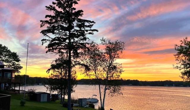 Mother Moon Cottage - Lakefront