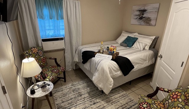 Mother’s Day weekend 1 BR Apartment