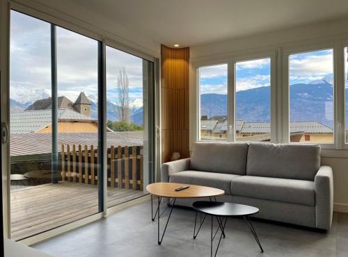 Motion 002 pour 6 personnes au pied des stations