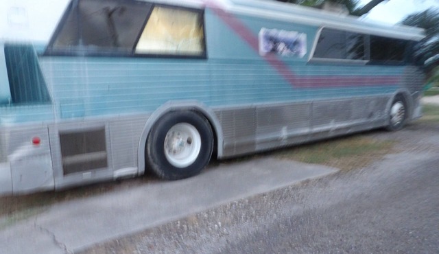Motor Coach, Cold AC, Swimming Pool, Hot Tub, High-Speed Wifi, Pet Friendly!