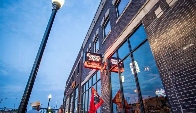 Motor Row Loft in the Heart of Downtownn3bd/2bth