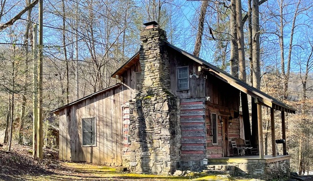 Motorcycle Friendly - Wood Fireplace - Covered Porch