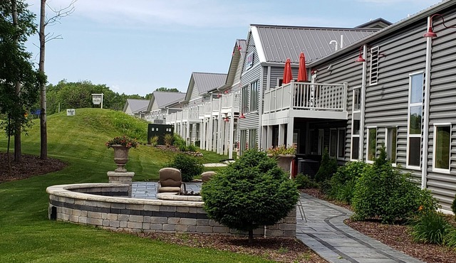 Motorsport Villa - 3 minute drive to Road America & 15 to Whistling Straits.