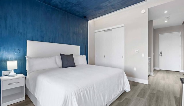 Mott Haven KingStudio | Kitchenette + Free WiFi