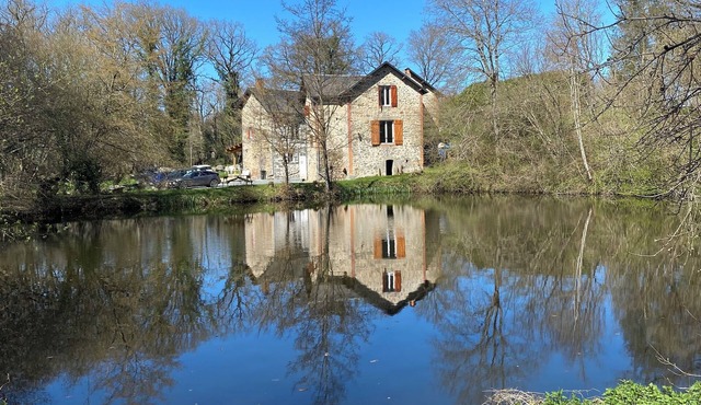 Moulin creusois family gîte 10 pers. + studette + roulotte + cultural room