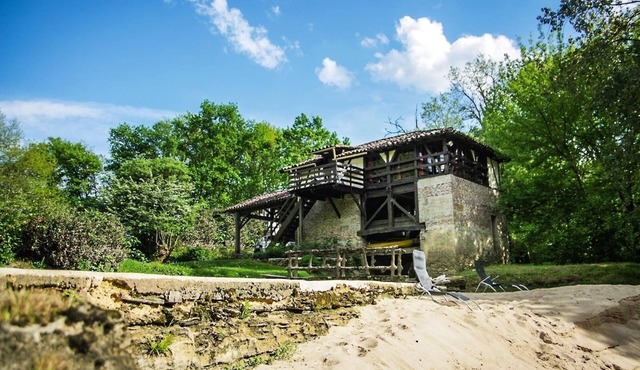Moulin de Saint Cricq, Unusual cottage by the river with swimming pool and sauna