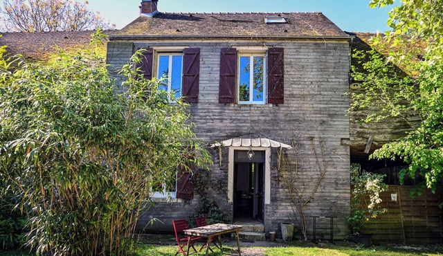 Moulin de Moucheny 200m² by the river, only 100 km from Paris
