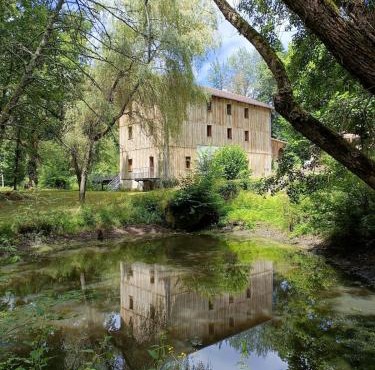 Moulin de Sore -Gîtes 14 pers et chambres d'hôtes dans un lieu naturel préservé