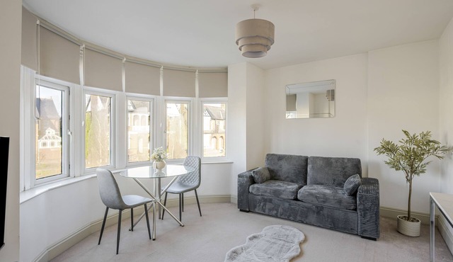 Moulsham Apartment by Stays Accommodation