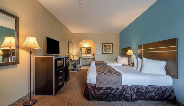 Moulton Inn & Suites By OYO Near Shiner TX