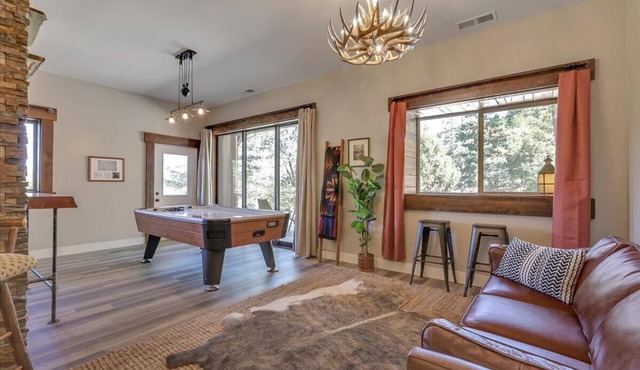 Mount Chalet sleeps 24 in marvelous Grass Valley with WiFi, and Generator